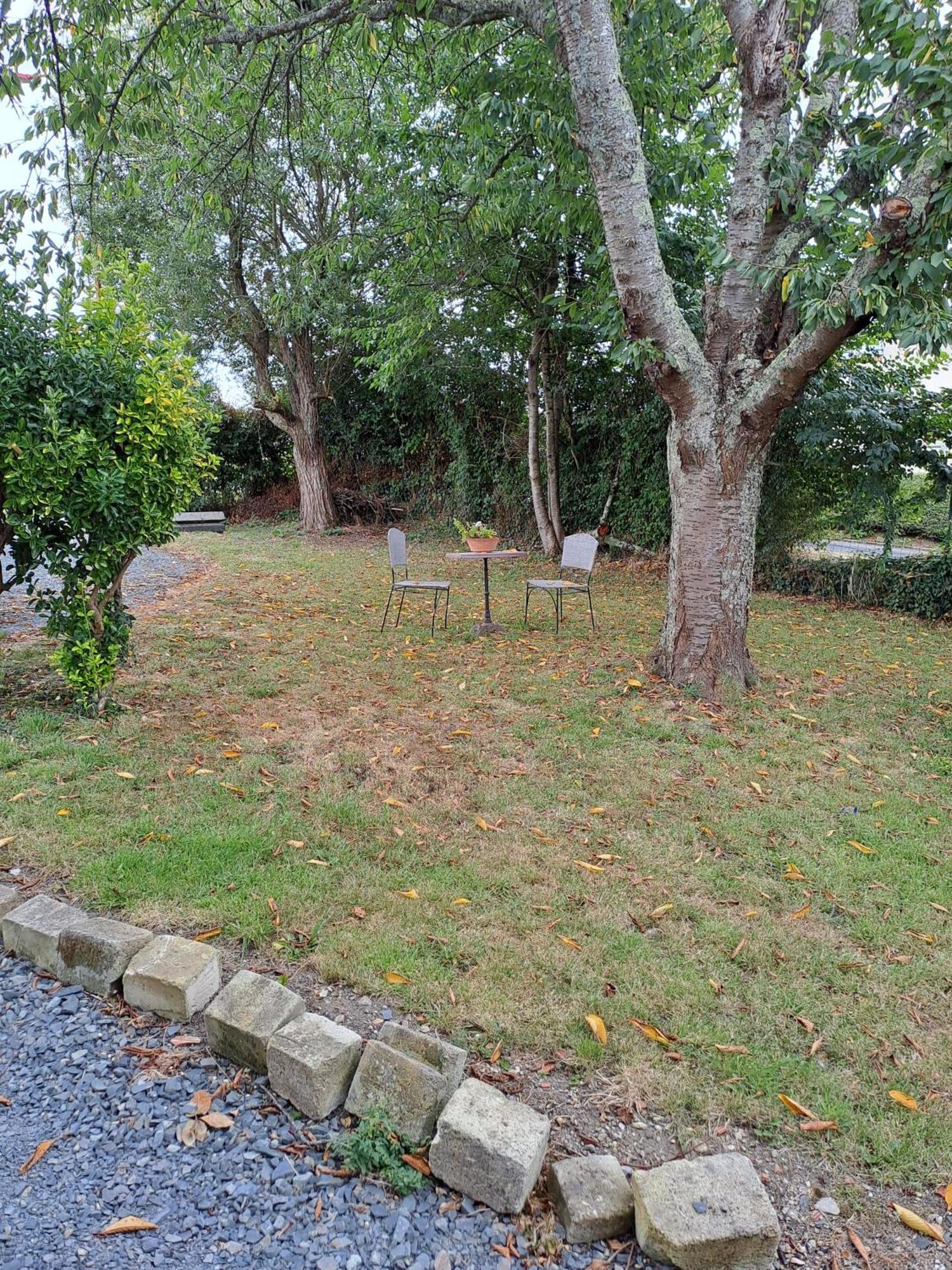 Отель La Jufe Cormeilles  Экстерьер фото